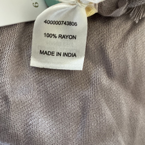 NWT Charming Charlie’s Grey Pashmina/Scarf - Picture 5 of 5